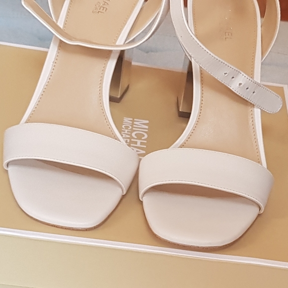Michael Kors Leather Sandals Cream Sz 8 - Picture 3 of 9